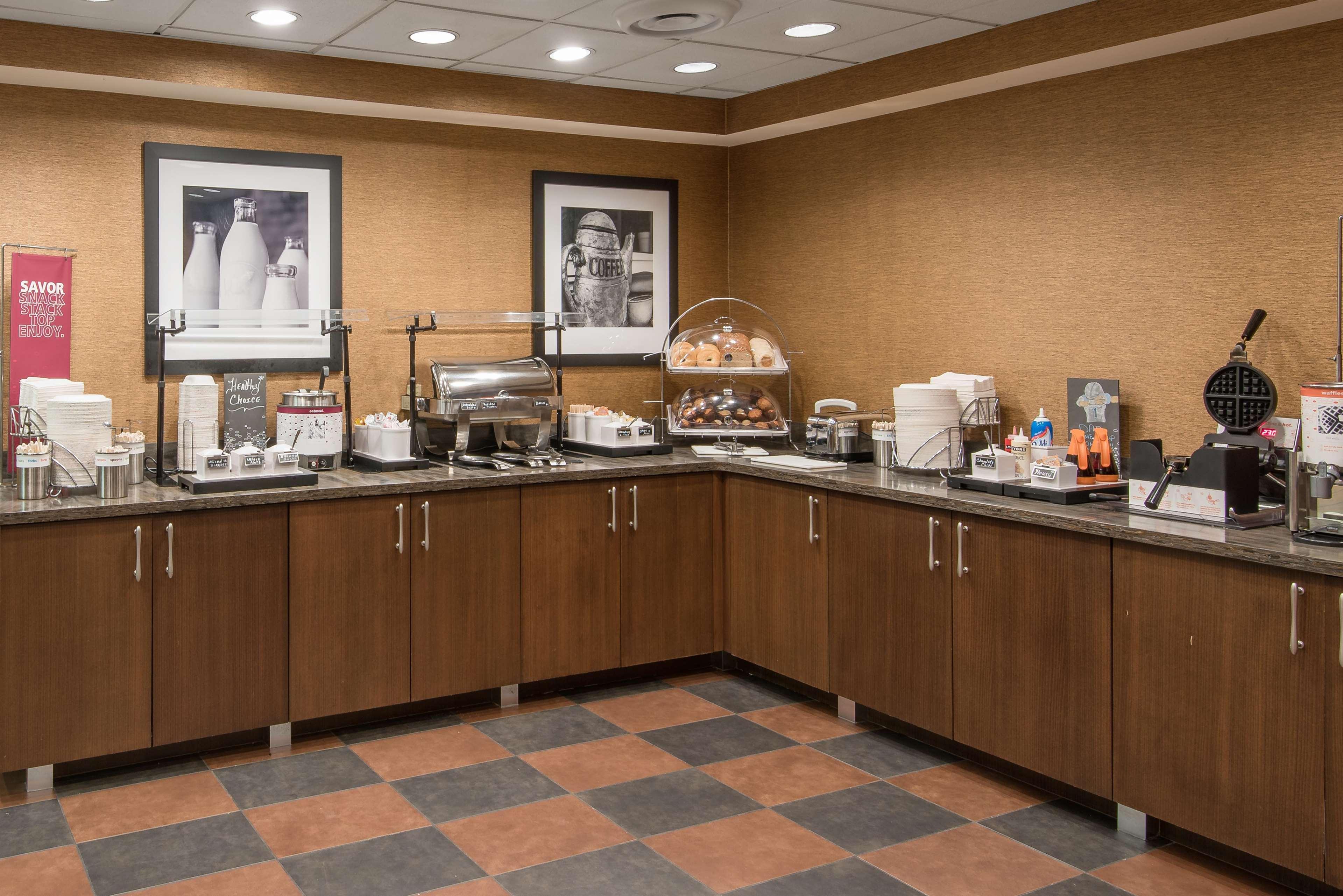 Hampton Inn Charlotte Uptown Exterior photo
