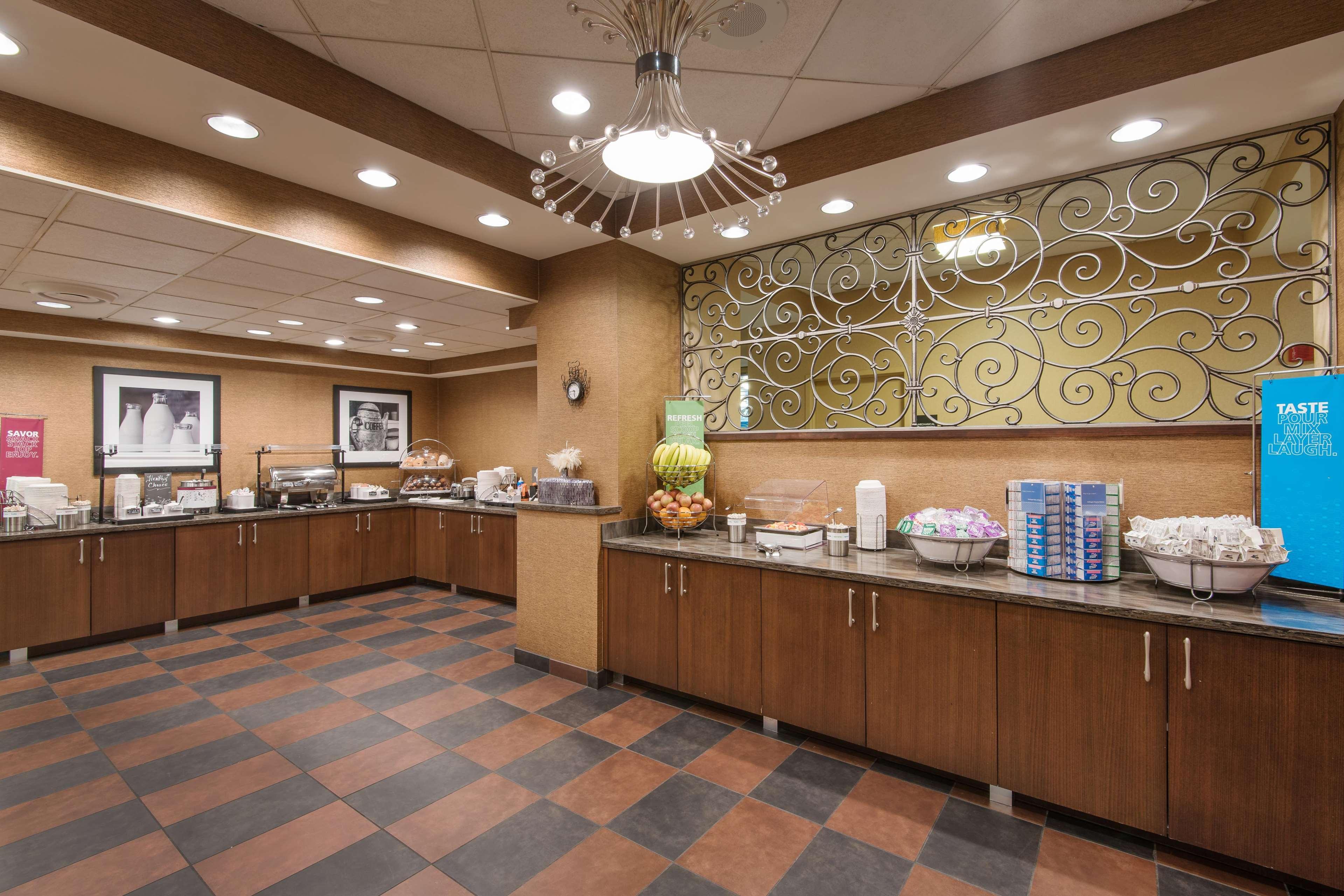 Hampton Inn Charlotte Uptown Exterior photo