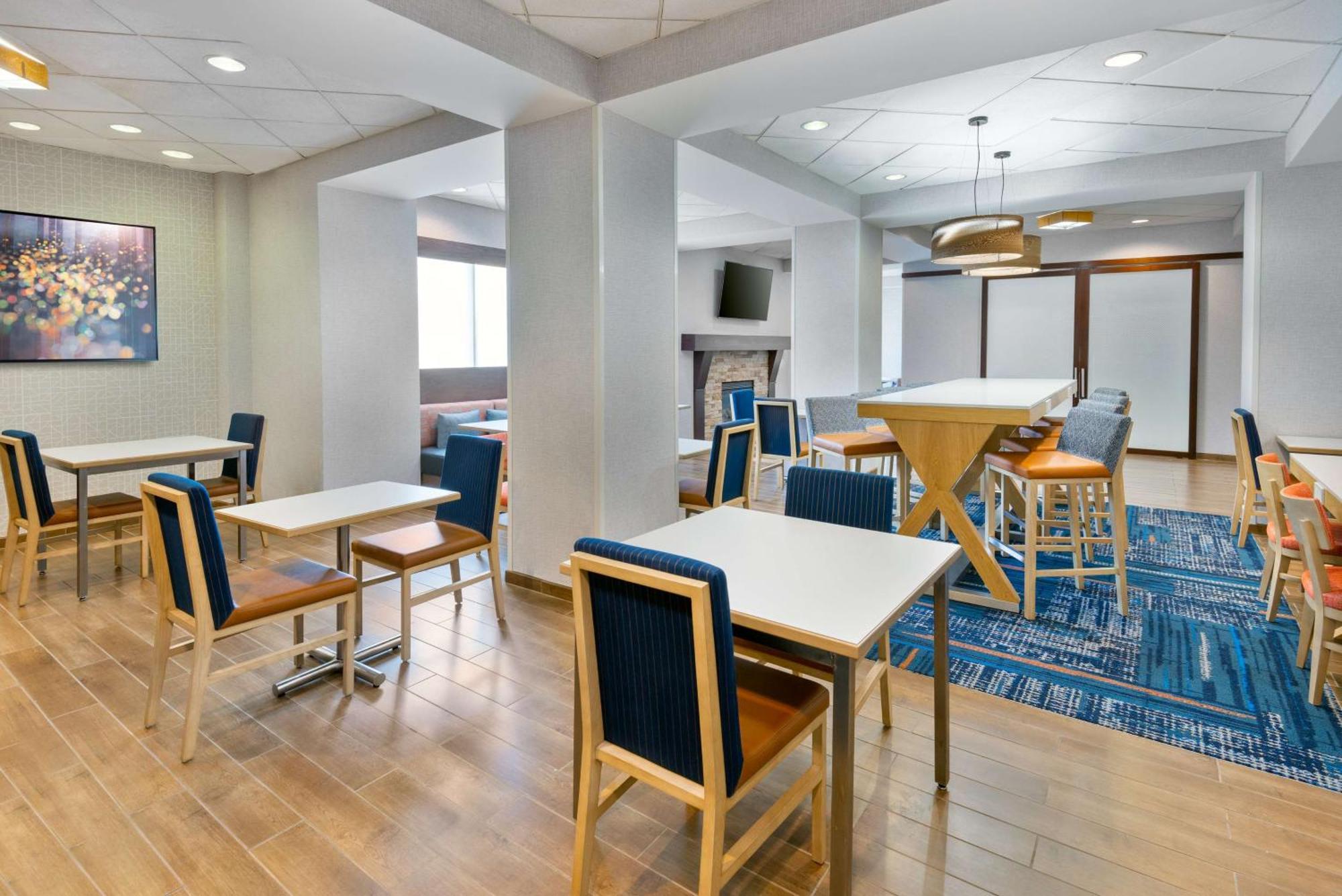 Hampton Inn Charlotte Uptown Exterior photo