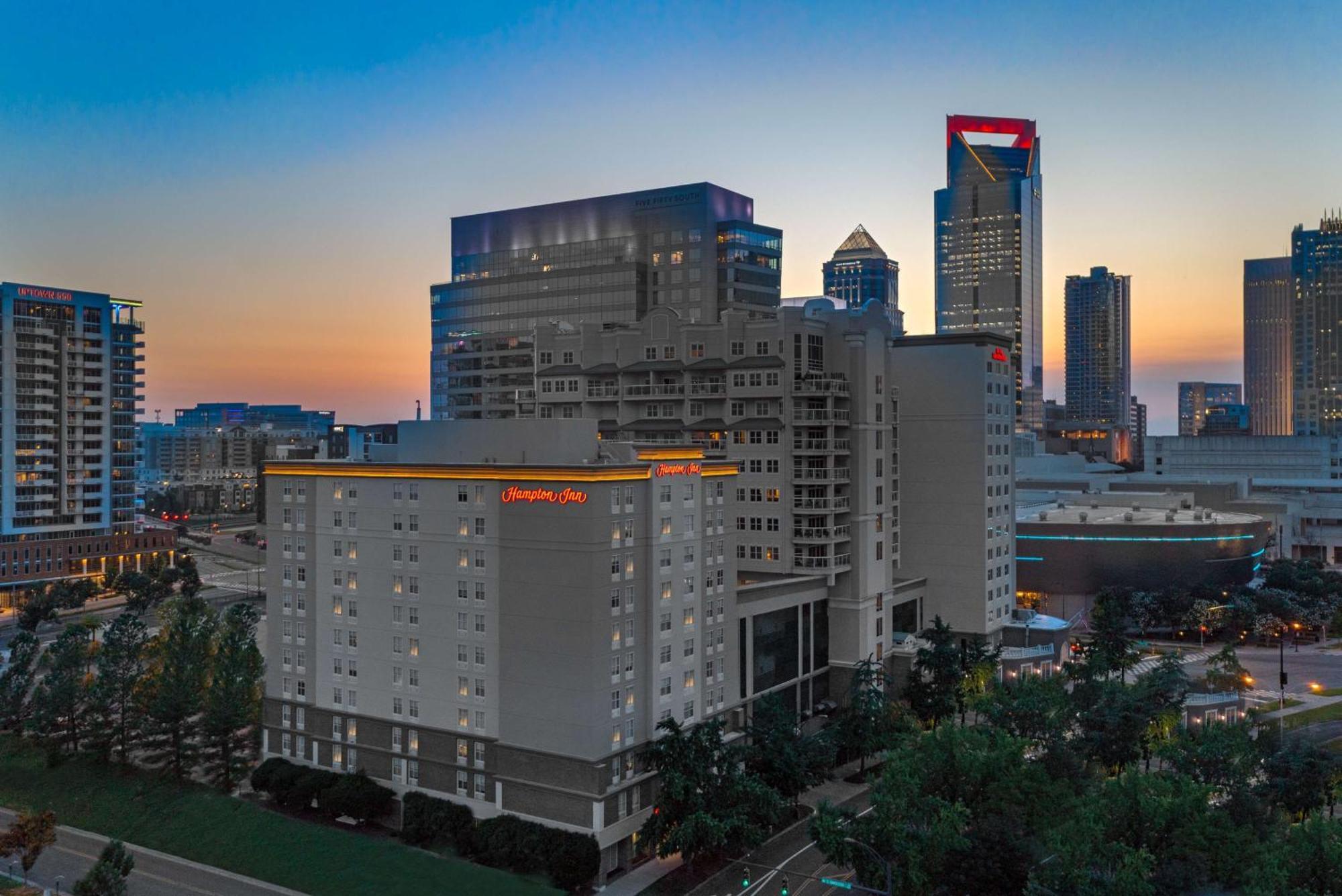 Hampton Inn Charlotte Uptown Exterior photo