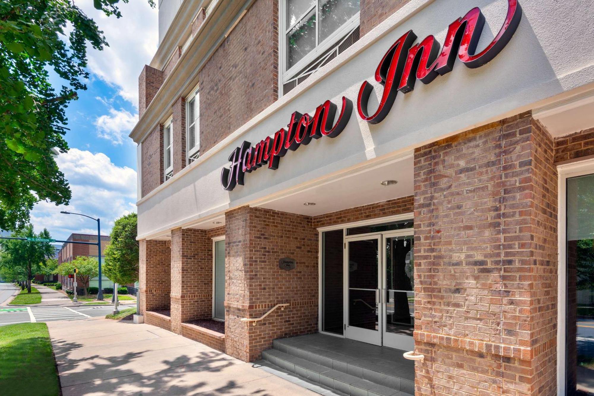 Hampton Inn Charlotte Uptown Exterior photo